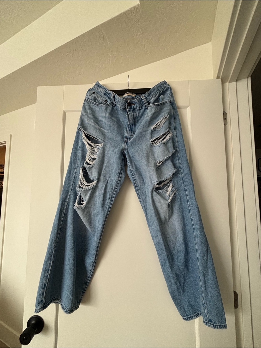 LEVI’s Light Blue Distressed Wide-Leg Women’s Jeans